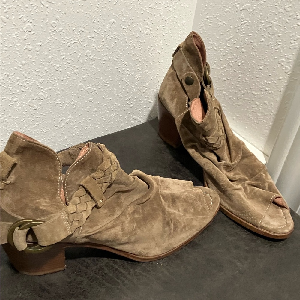 Sundance Booties With Open Toe And Heel Size 41 - image 8